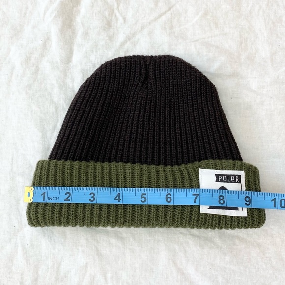 Polar Cuffed Beanie Toque - Picture 9 of 14